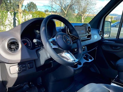 New 2025 Mercedes-Benz Sprinter 2500 image 8
