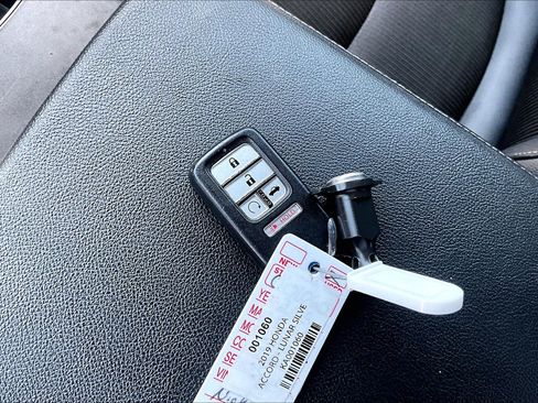 Used 2019 Honda Accord Sport image 12
