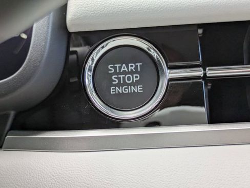 New 2025 Mitsubishi Outlander SE image 31