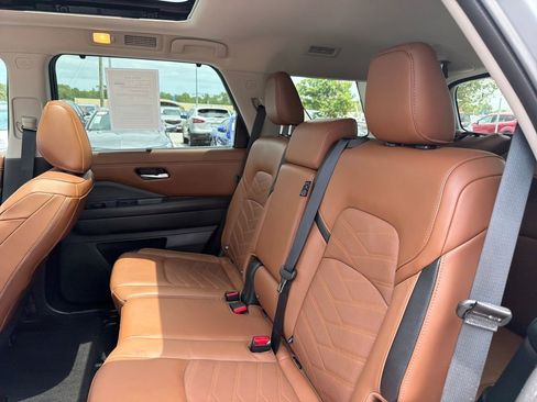Used 2024 Nissan Pathfinder Platinum w/ Cargo Package FWD image 27
