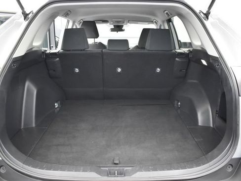 Used 2022 Toyota RAV4 LE FWD image 8