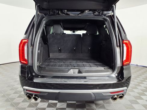 Used 2021 GMC Yukon XL Denali w/ Denali Premium Package AWD/4WD image 8