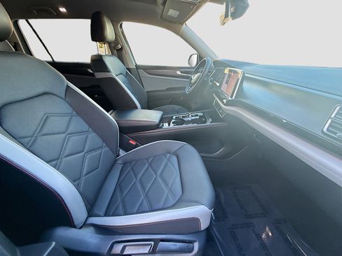 Certified 2025 Volkswagen Atlas Peak Edition SE image 33