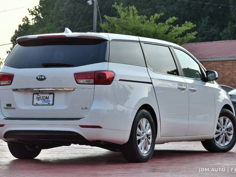 Used 2017 Kia Sedona LX FWD image 5