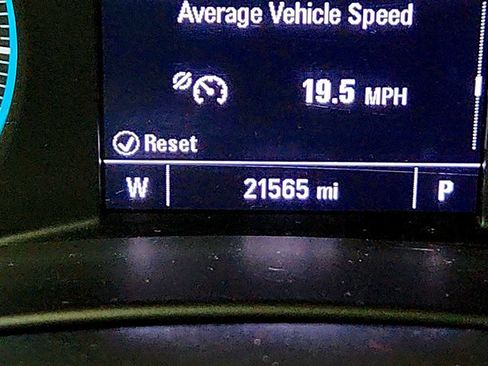 Used 2018 Chevrolet Equinox LT FWD image 14