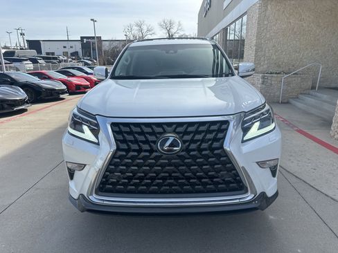 Used 2023 Lexus GX 460 Premium w/ Accessory Package image 2