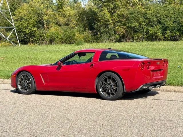 Used 2005 Chevrolet Corvette Coupe w/ Preferred Equipment Group RWD image 8
