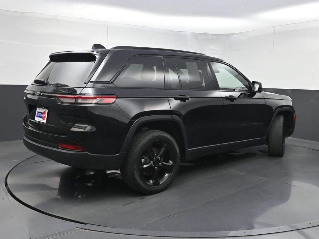 Used 2023 Jeep Grand Cherokee Limited w/ Black Appearance Package AWD/4WD image 27