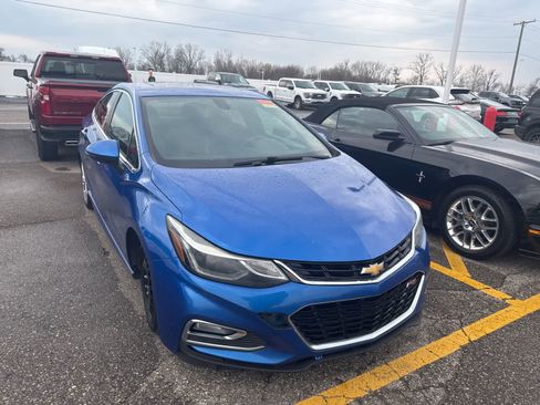 Used 2017 Chevrolet Cruze Premier w/ RS Package image 5