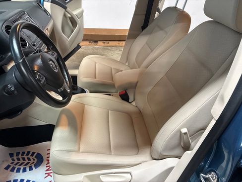 Used 2017 Volkswagen Tiguan S image 14