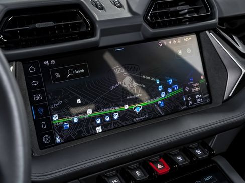 Used 2025 Lamborghini Urus SE AWD/4WD image 26