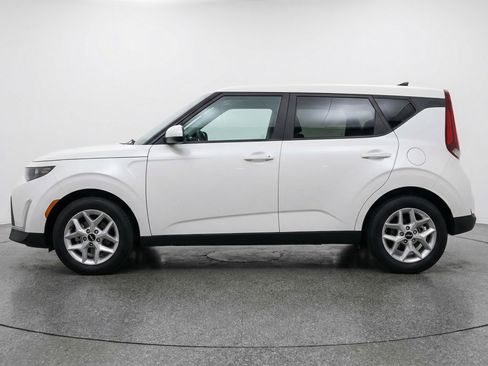 Used 2025 Kia Soul LX w/ LX Technology Package FWD image 5