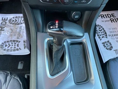 Used 2020 Dodge Charger SXT AWD/4WD image 18