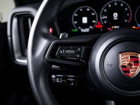 Certified 2026 Porsche Cayenne AWD/4WD image 17
