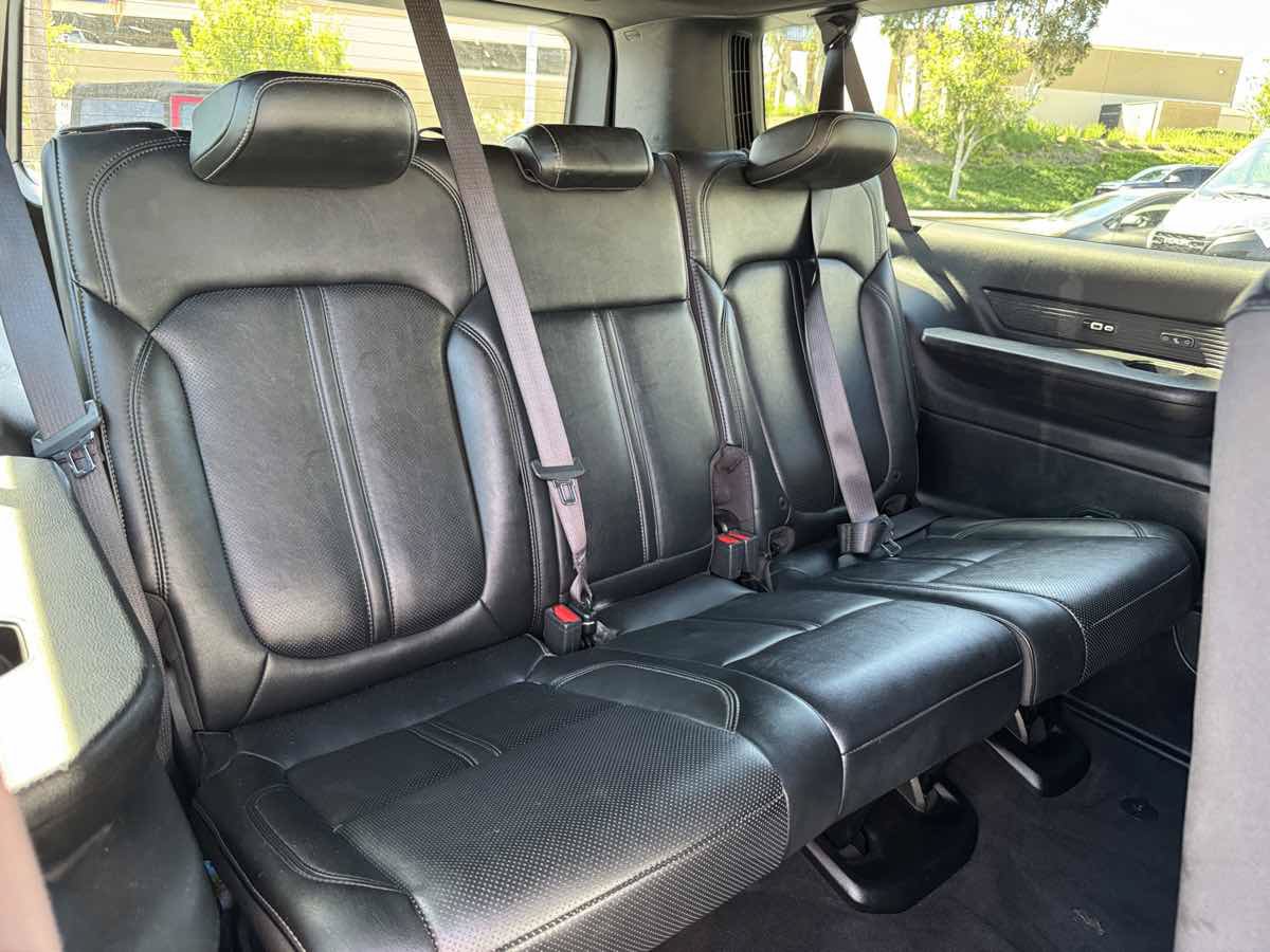 Used 2024 Jeep Wagoneer L Series II RWD image 20