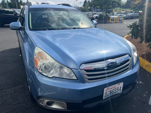 Used 2010 Subaru Outback 2.5i Premium AWD/4WD image 3