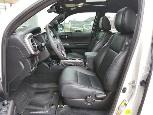 Used 2019 Toyota Tacoma Limited image 19