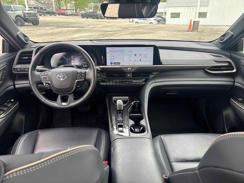 Used 2024 Toyota Crown Platinum AWD/4WD image 22