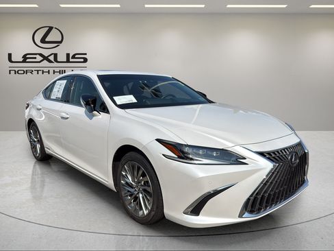 Used 2022 Lexus ES 300h Ultra Luxury w/ Accessory Package FWD image 4
