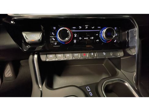 Certified 2025 GMC Sierra 1500 Denali w/ Technology Package AWD/4WD image 4