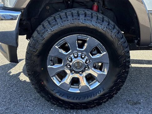 Used 2017 Ford F250 Lariat w/ Chrome Package image 8