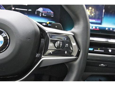 Used 2025 BMW 530i RWD image 18