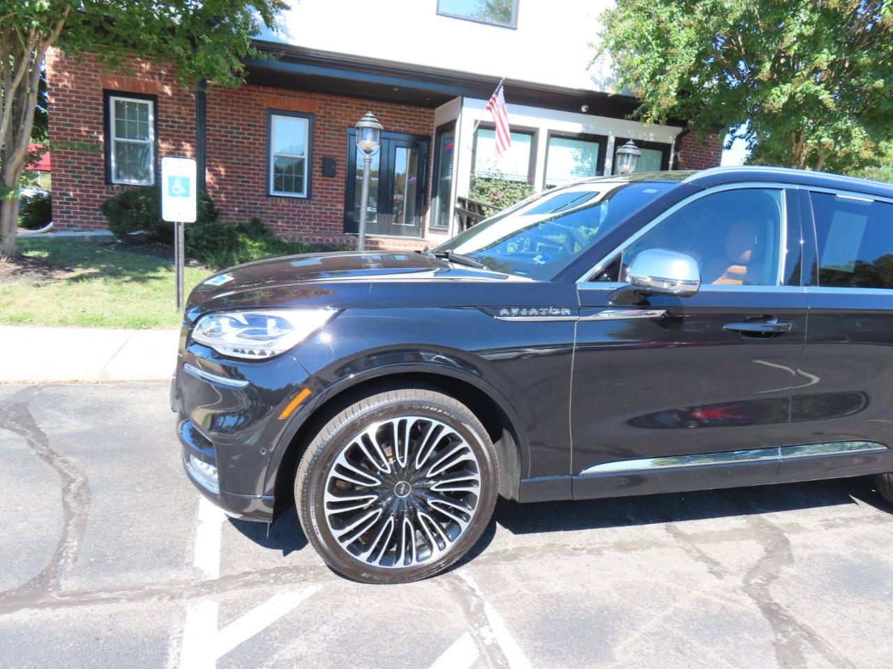 Used 2022 Lincoln Aviator Black Label w/ Dynamic Handling Package AWD/4WD image 2