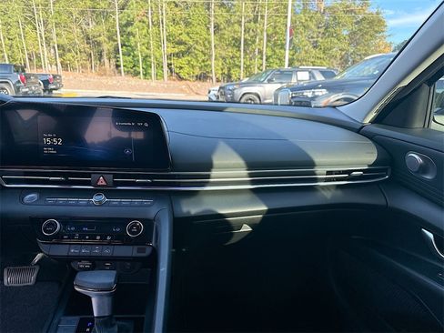 Used 2024 Hyundai Elantra SEL image 20