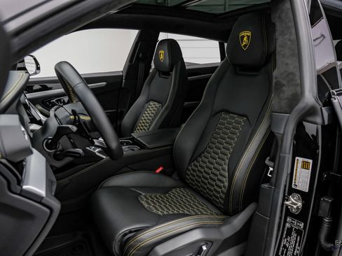 Used 2022 Lamborghini Urus AWD/4WD image 37