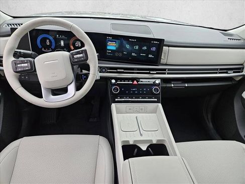 Used 2025 Hyundai Santa Fe SEL image 11