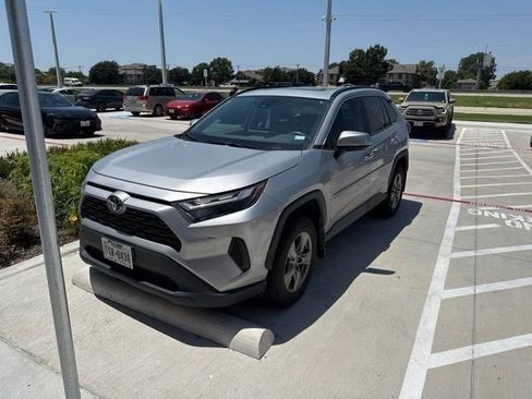 Used 2023 Toyota RAV4 XLE w/ Convenience Package FWD image 3
