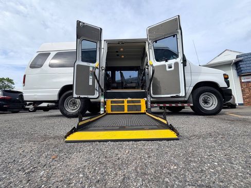 Used 2014 Ford E-250 and Econoline 250 Extended w/ Power Group RWD image 54