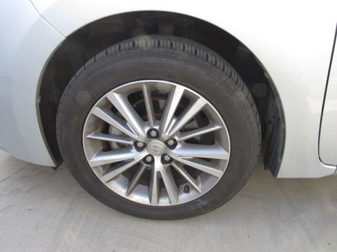 Used 2015 Toyota Corolla LE image 5