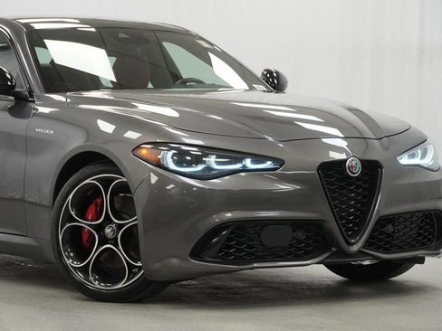 Used 2024 Alfa Romeo Giulia Veloce image 3
