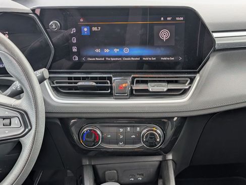 Used 2024 Chevrolet TrailBlazer LT FWD image 16