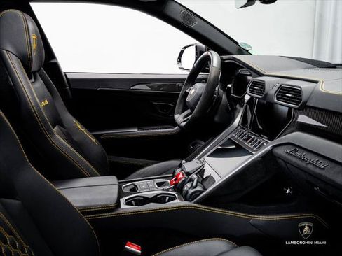 Used 2024 Lamborghini Urus Performante AWD/4WD image 47