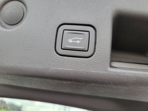 Used 2023 Chevrolet Equinox LT FWD image 27