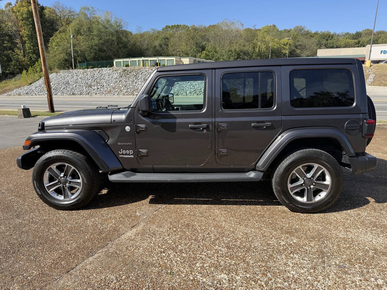 Used 2019 Jeep Wrangler Unlimited Sahara w/ Safety Group AWD/4WD image 5