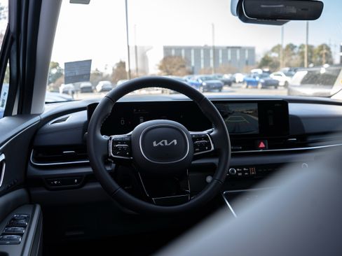 New 2026 Kia Carnival EX FWD image 39