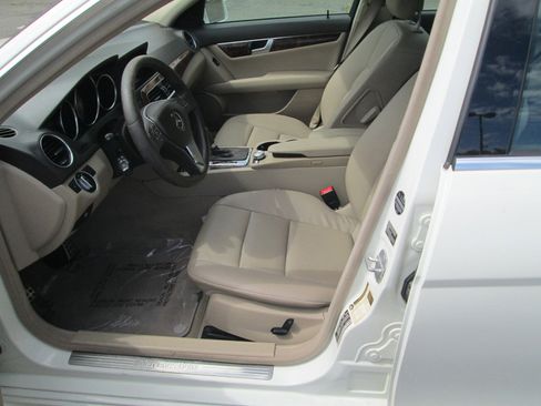 Used 2012 Mercedes-Benz C 250 Sedan image 7