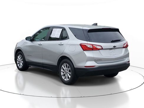 Used 2020 Chevrolet Equinox LS w/ LS Convenience Package FWD image 3