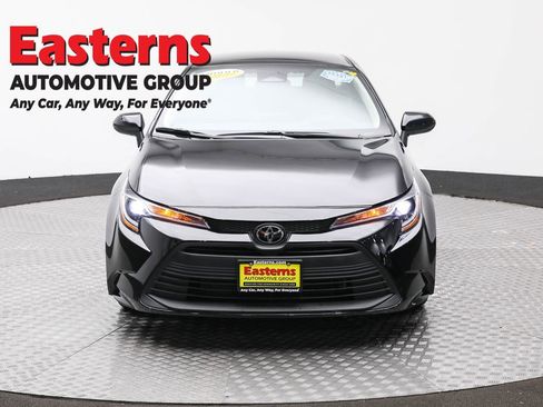 Used 2025 Toyota Corolla LE image 2