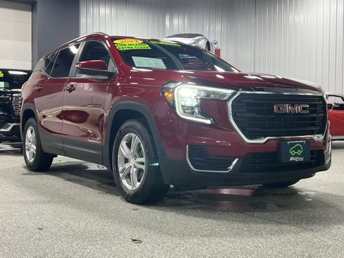 Used 2024 GMC Terrain SLE w/ Driver Convenience Package image 6