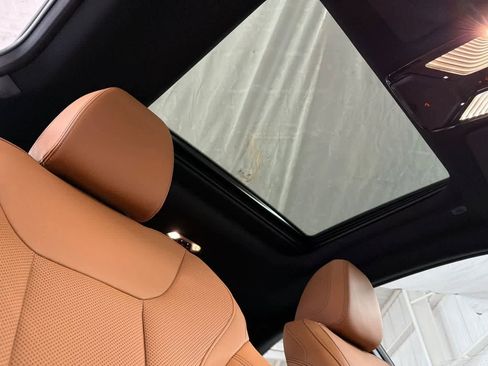 Used 2025 BMW 230i Coupe w/ Premium Package RWD image 16