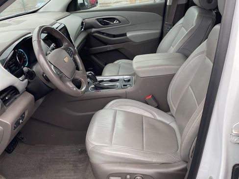 Used 2019 Chevrolet Traverse LT w/ LT Premium Package image 3