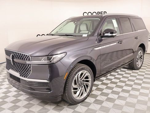 New 2025 Lincoln Navigator Reserve image 10