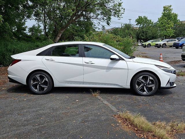 Certified 2023 Hyundai Elantra Limited w/ Cargo Package FWD image 9
