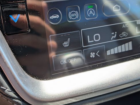 Used 2025 Subaru Outback Premium AWD/4WD image 28
