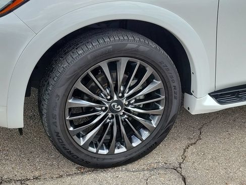 Used 2023 INFINITI QX80 Sensory w/ All-Season Package AWD/4WD image 9