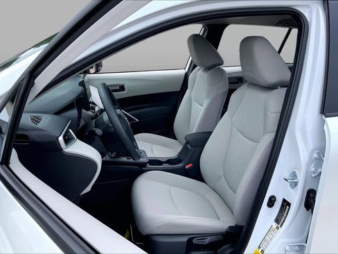 Used 2026 Toyota Corolla Cross L FWD image 8